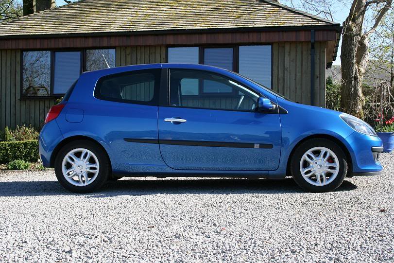 clio016-b.jpg