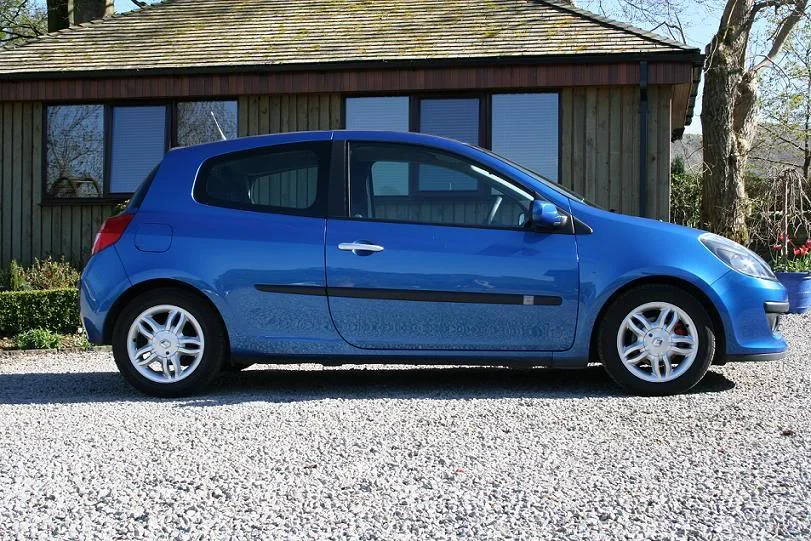 clio016-b.webp