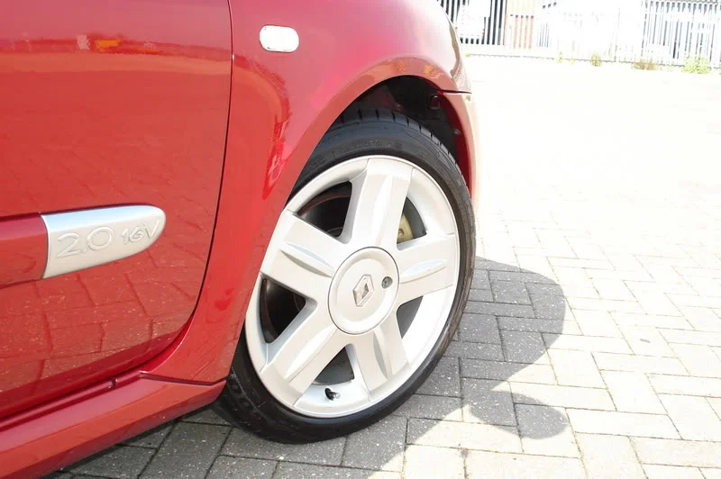 clio018.webp