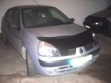 Clio02-05_bonnet.webp