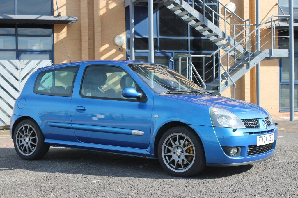 Clio03041_zpsc691634e.webp