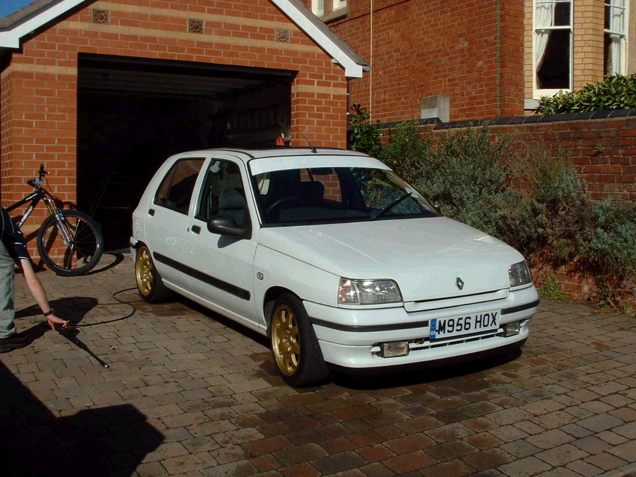clio1.jpg