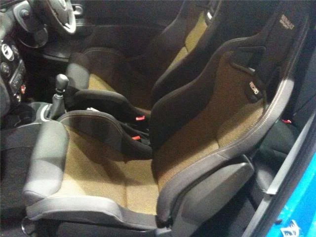 clio15.webp