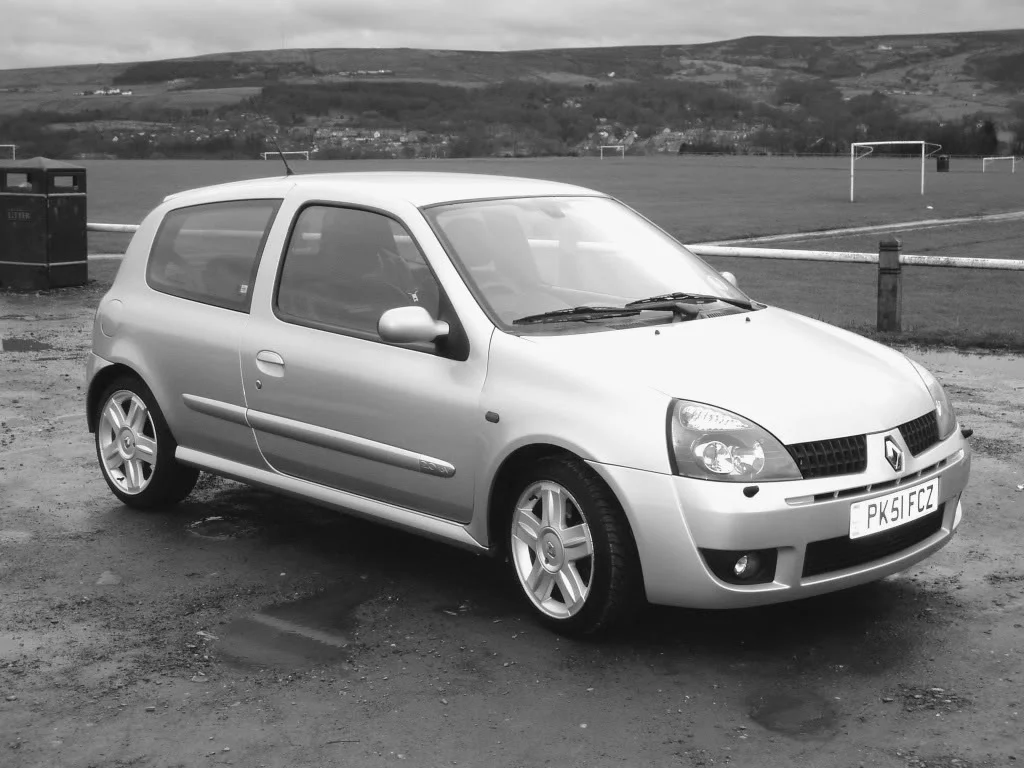 clio172bw2.webp