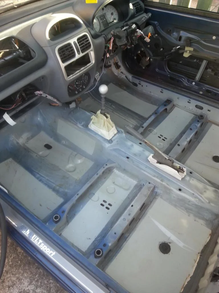clio17_zpsa8ed5851.webp