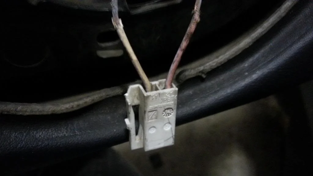 Clio182-CabasseWiring-FrontLeftDoor_zpsa5b6caad.webp