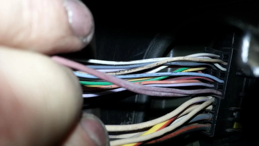 Clio182-CabasseWiring-FrontRightInsideCar_zps3561cf37.webp