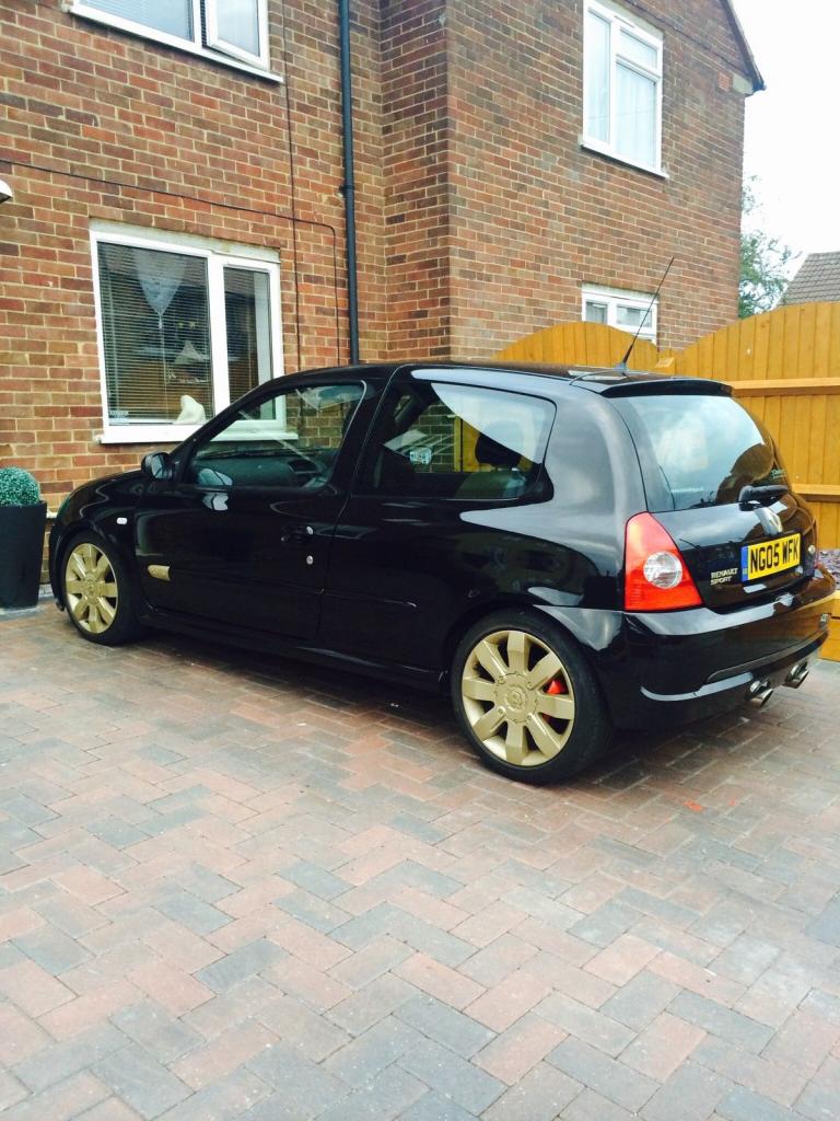 clio182_zps6856bd7d.jpg