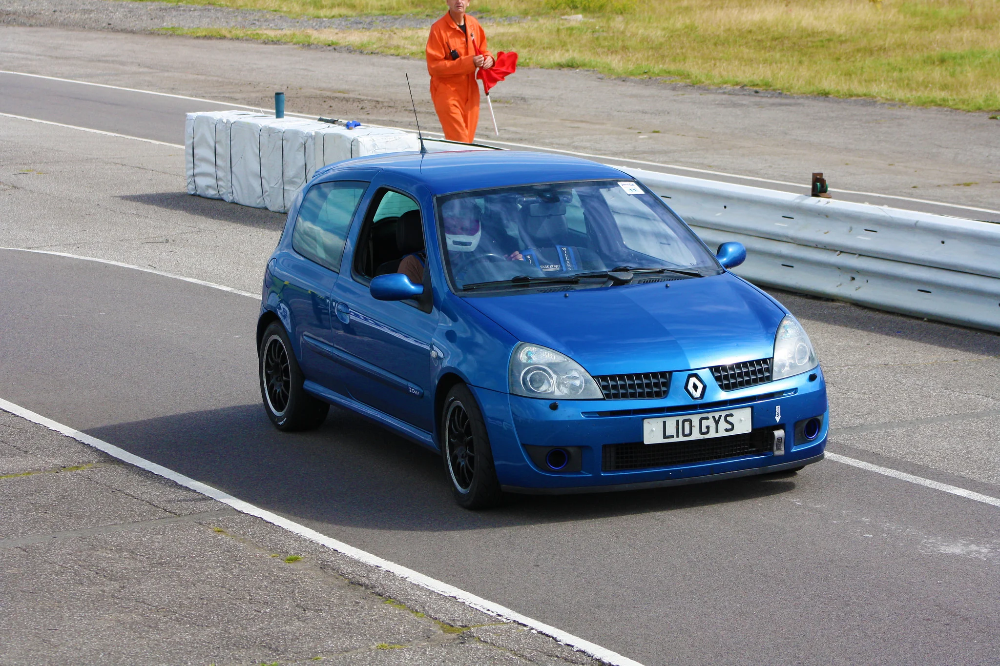 Clio182BlytonPitEntry.webp