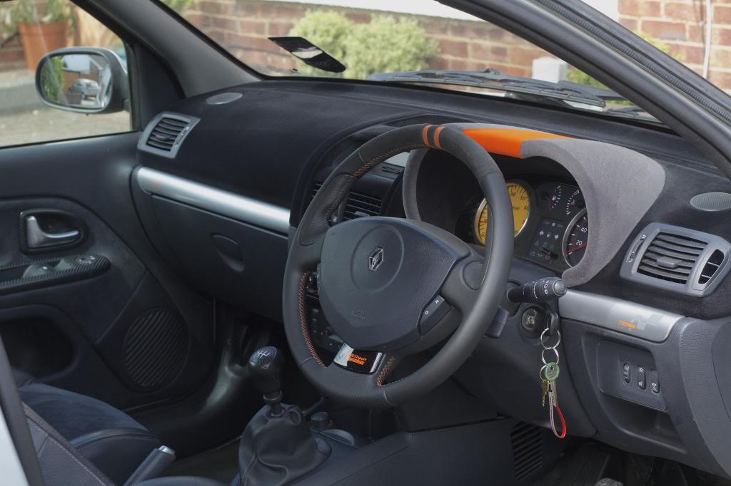 clio182interior2_zps437e3a32.jpg