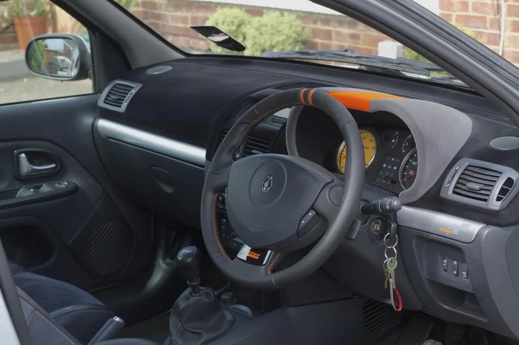 clio182interior2_zps437e3a32.webp