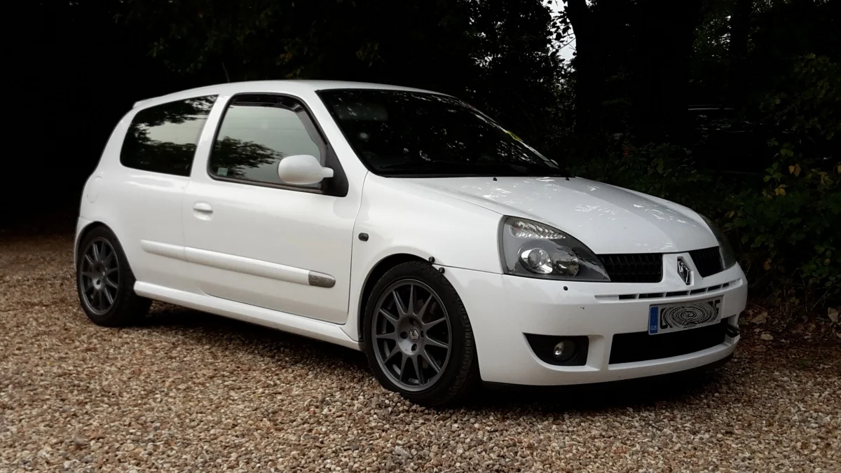 Clio182No3-FrontQtr.webp