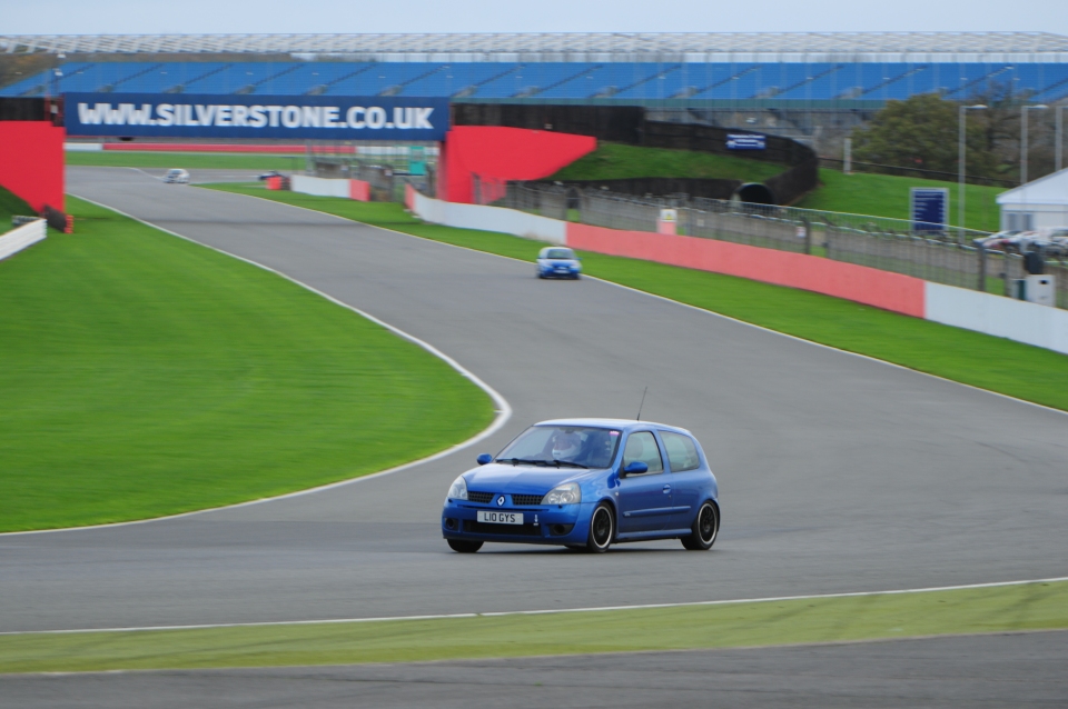 Clio182SilverstoneStowe.jpg