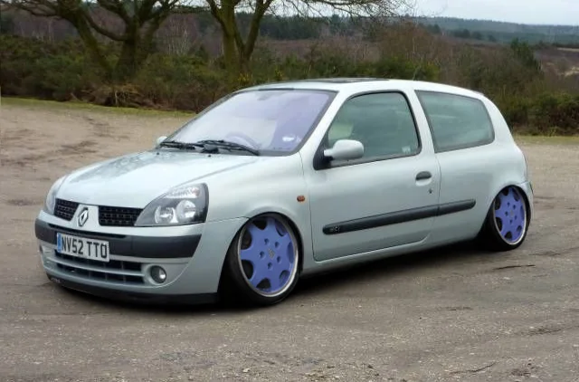 clio1wheelwhores_1.webp
