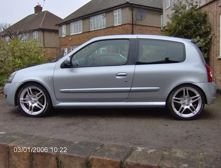 Clio2006001.webp