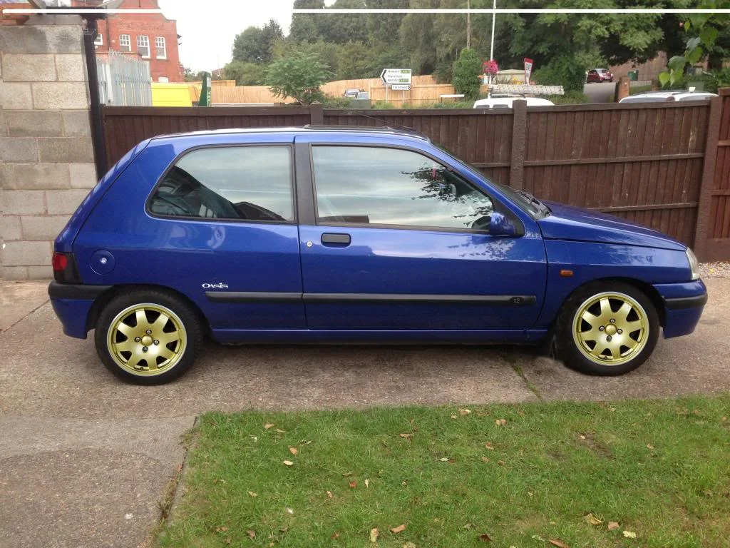 clio2_zps5de522a5.webp