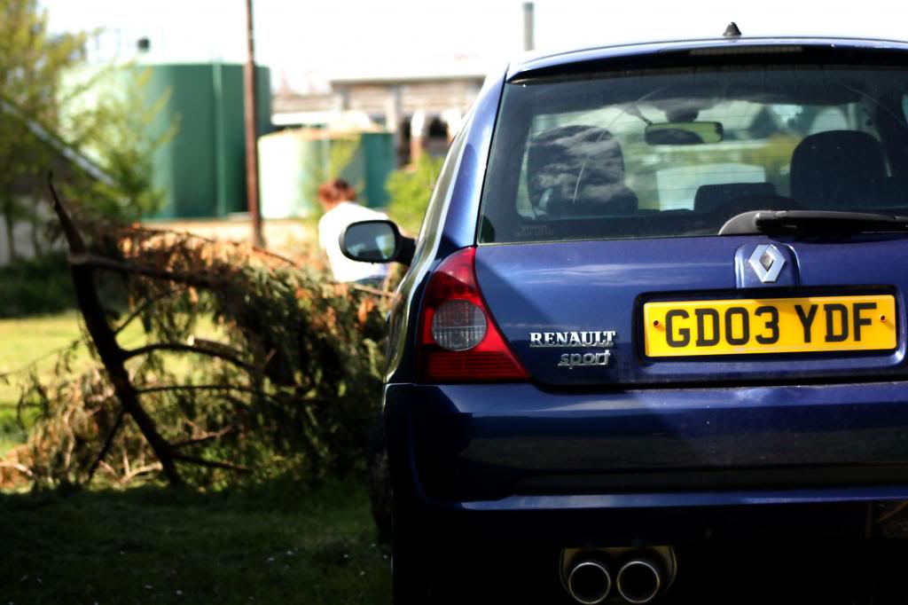 Clio2_zpsbba8b63a.jpg