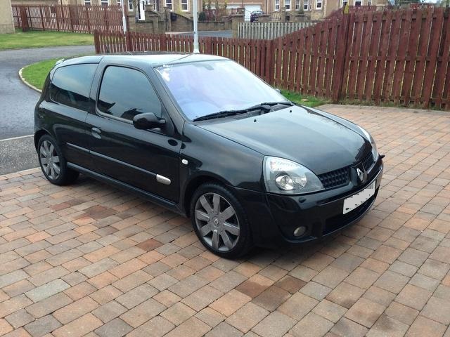 CLIO2_zpsc52646cc.jpg