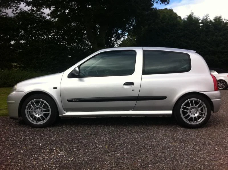 clio3_zpsba28d17b.webp