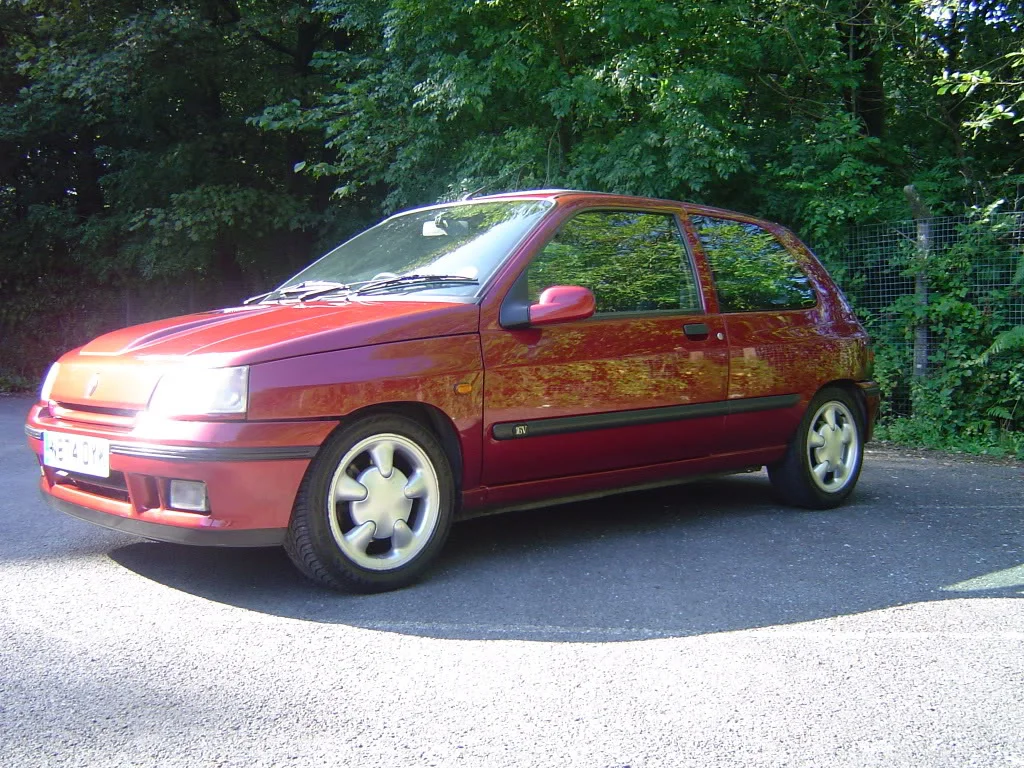 Clio464_zps286cc9ff.webp