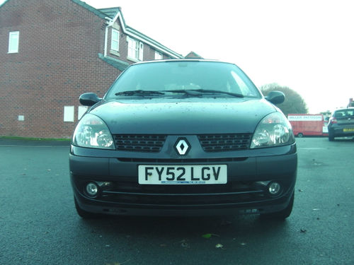 clio5_zpsbd77e667.jpg