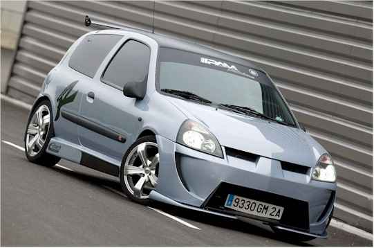 clio_boost_r_front_bumper.jpg