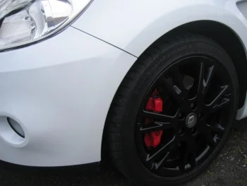 clio_cup_white_black_speedlines_detail_350px.webp