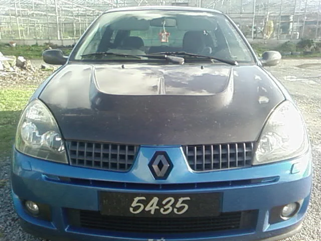 ClioCup172WithCarbonFibreBonnetMirr.webp
