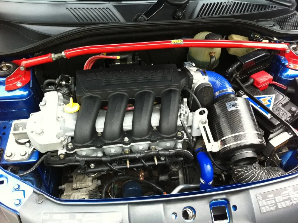Clioenginebay.webp
