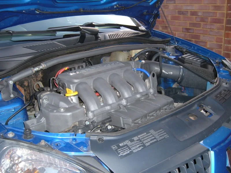ClioEngineBay1.webp