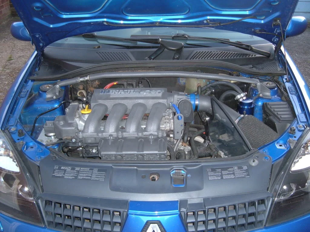 ClioEngineBay2.webp