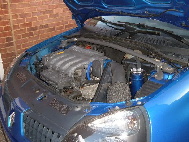 ClioEngineBay3-1.webp