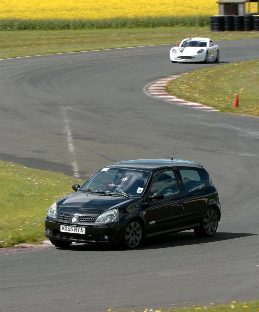 cliosport.jpg cliosport.jpg