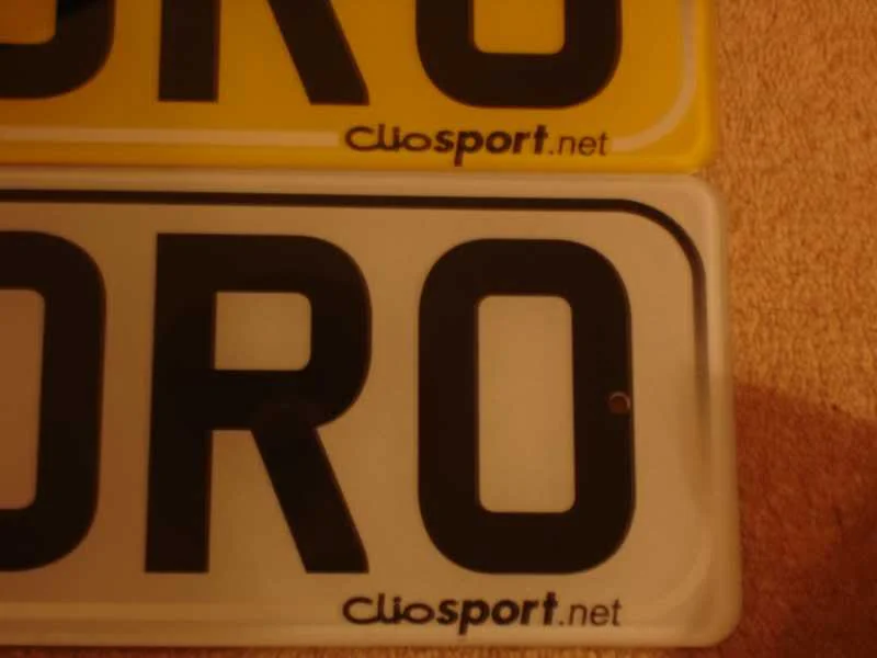 cliosport_plate1.webp