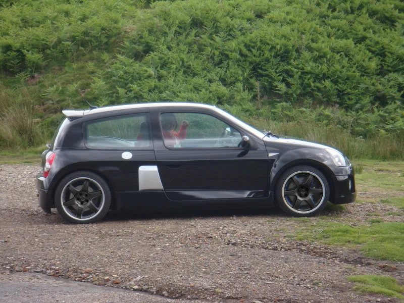 cliov6black2.webp