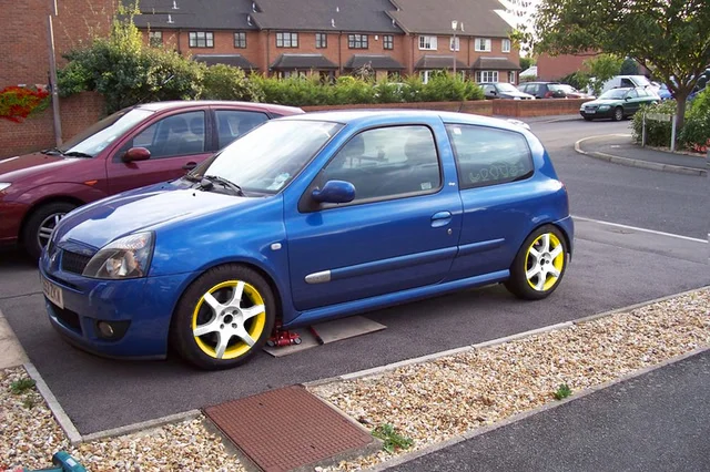 clioyellowwhite.webp