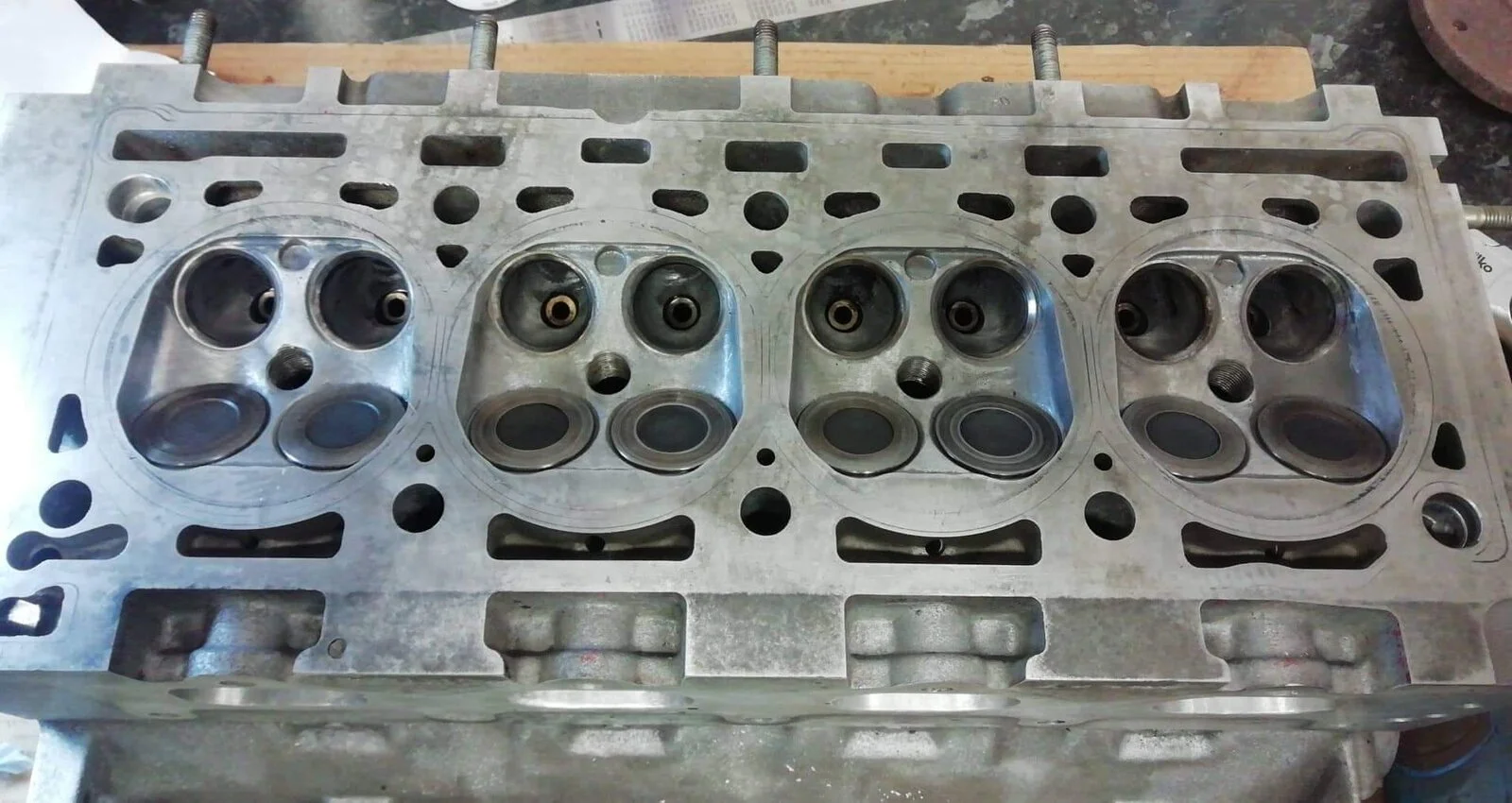 cylinder head.webp
