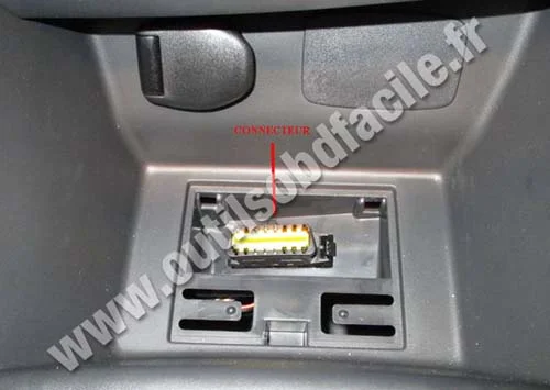 diagnostic-port-obdii-auto-renault-clio-4.webp