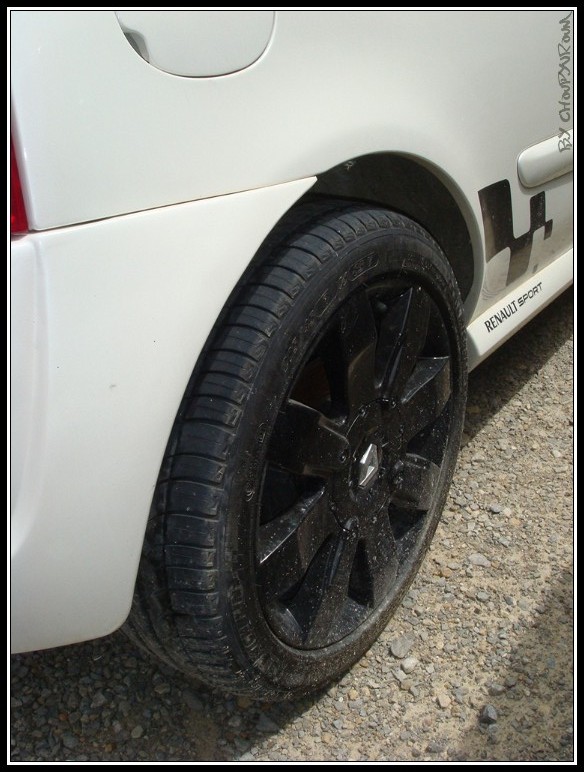 DSC05287border.jpg DSC05287border.jpg