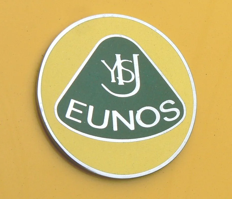 Eunos_Lotus_Badge.webp