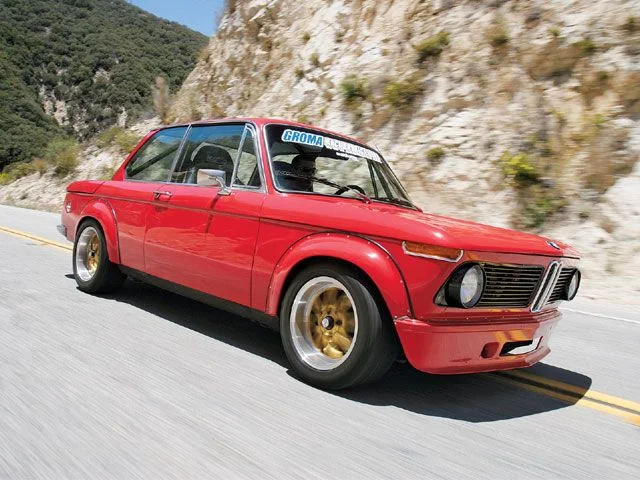 eurp_0709_01_z+1969_bmw_2002+front_page.webp