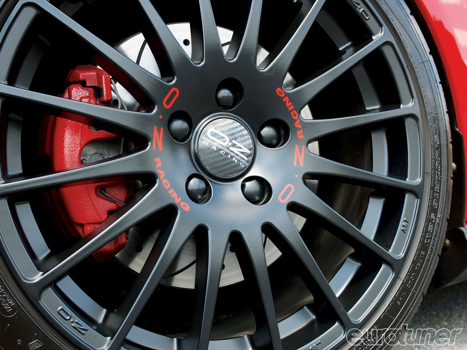 eurp_0912_07_o+2006_vw_gti_mk5+oz_superturismo_gt_wheel.webp