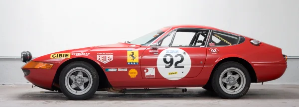 Ferrari-Daytona-seitlich.webp