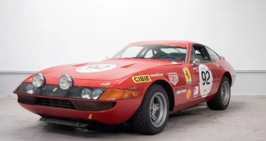 Ferrari-Daytona-vorne.webp