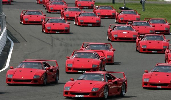 ferrari-f40-parade.jpg