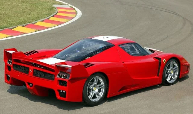ferrari-fxx-big-2.webp