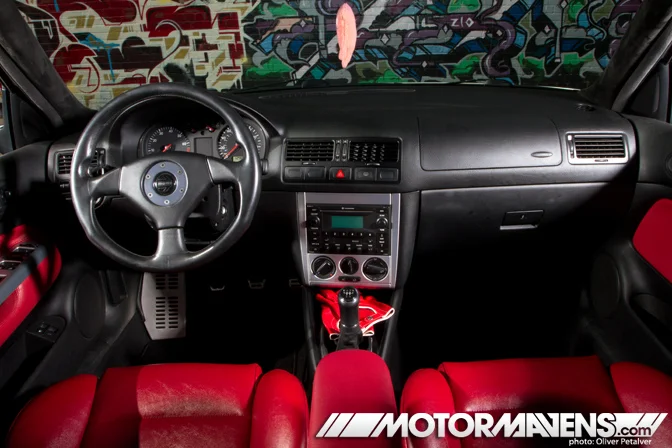 fifteen52%20VW%20Jetta%20Wagon%20Interior%202011-.webp