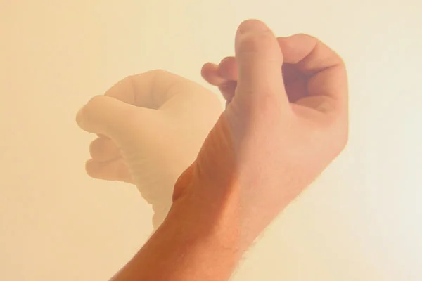 Fingers_and_thumb_in_circle_downward_motion.webp