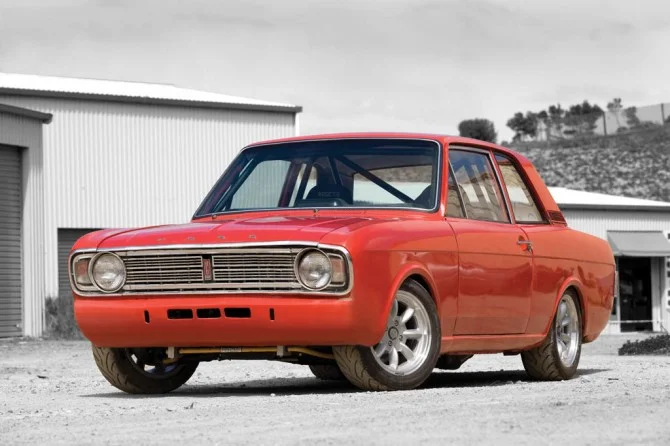 Ford-Cortina-replica-CC-215-fq-670x446.webp