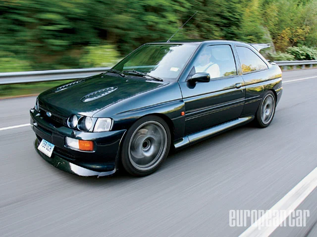 ford-escort-rs-cosworth-03.webp